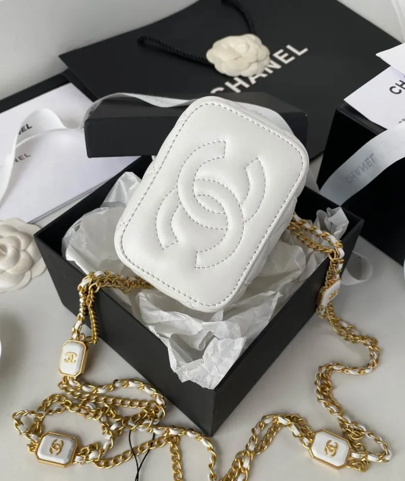 Chanel size: 11*8.5*7cm
