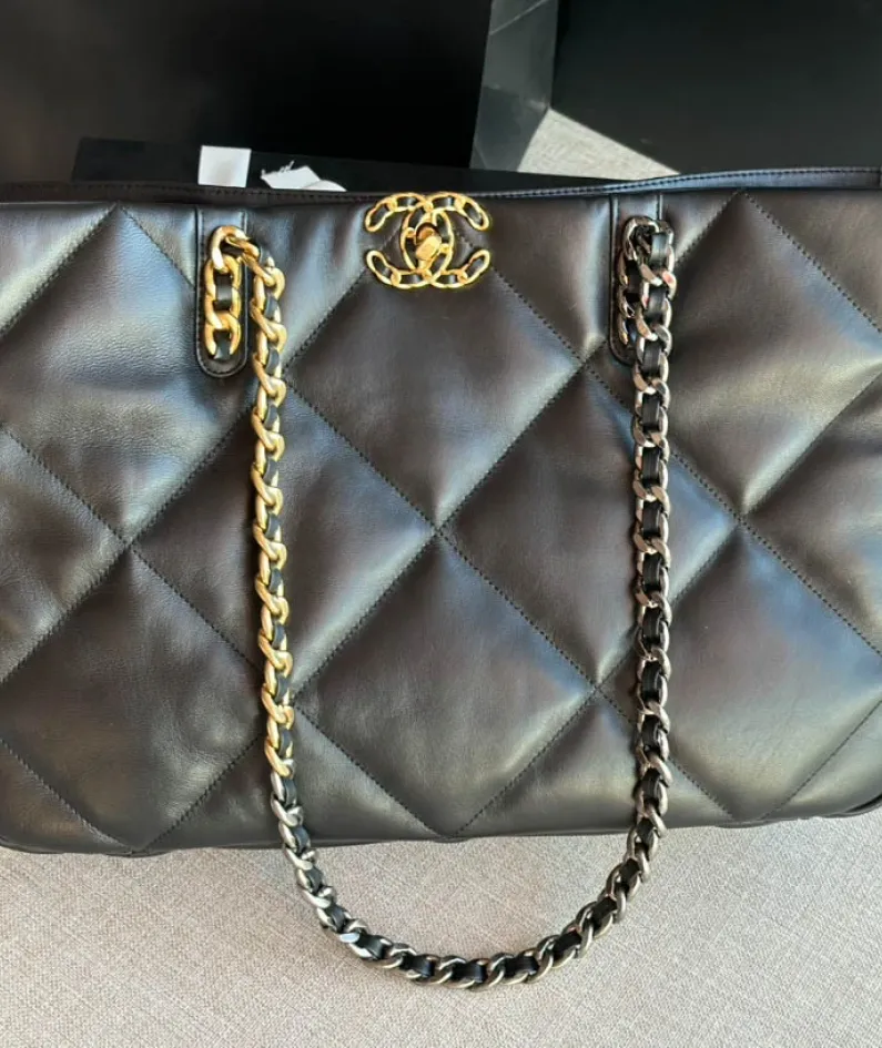 CHANEL Model: AS366# Size: 24 X41 X10