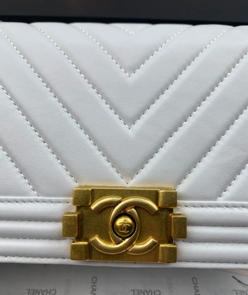 Gilt buckle Model number: 67086 Size: W25*H14-16*D7.5