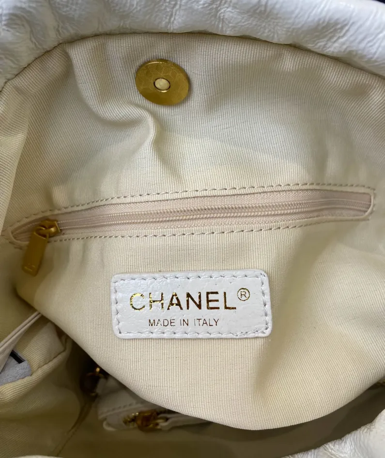 Chanel Underarm Bag Model: 8828 Size: 30*27*7 40*33*8