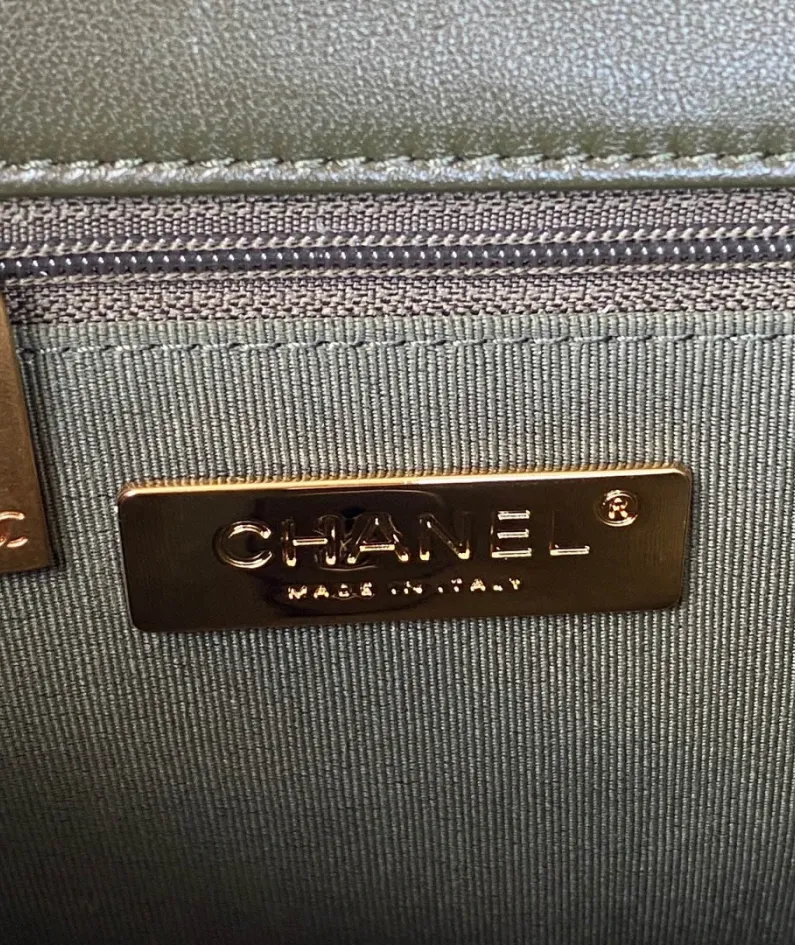 Chanel Size: 19cm Style: 81225 White