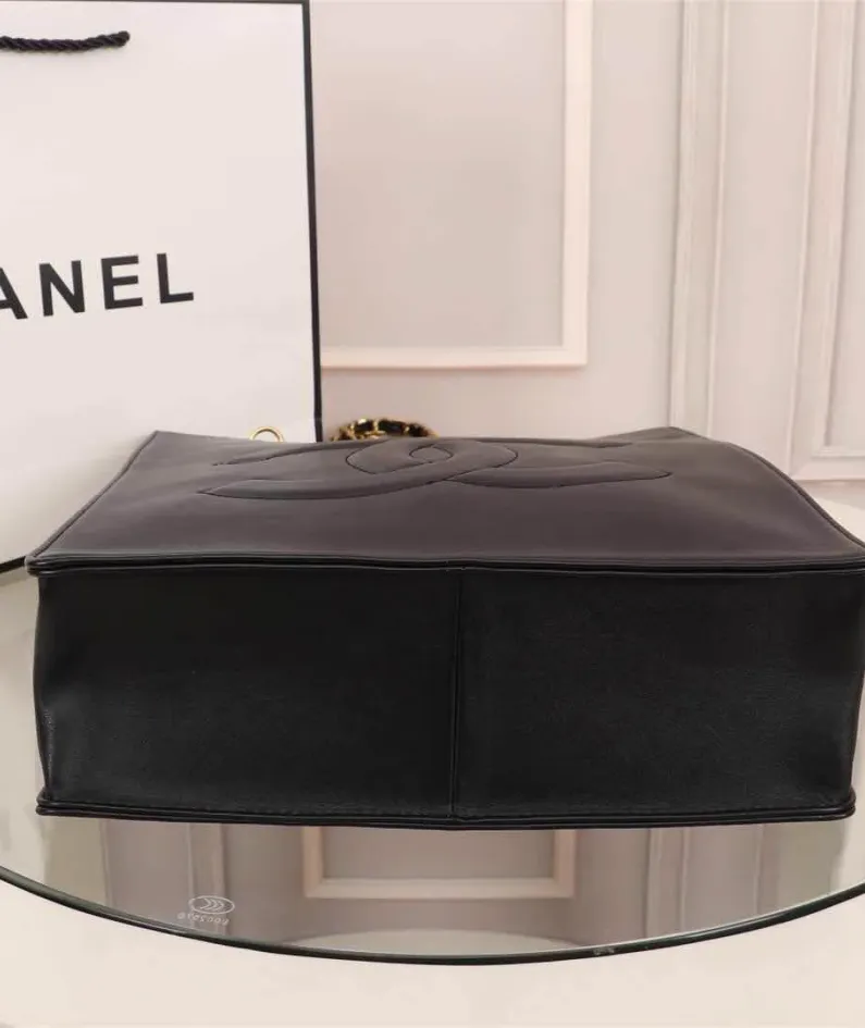 Chanel size 22*29*6