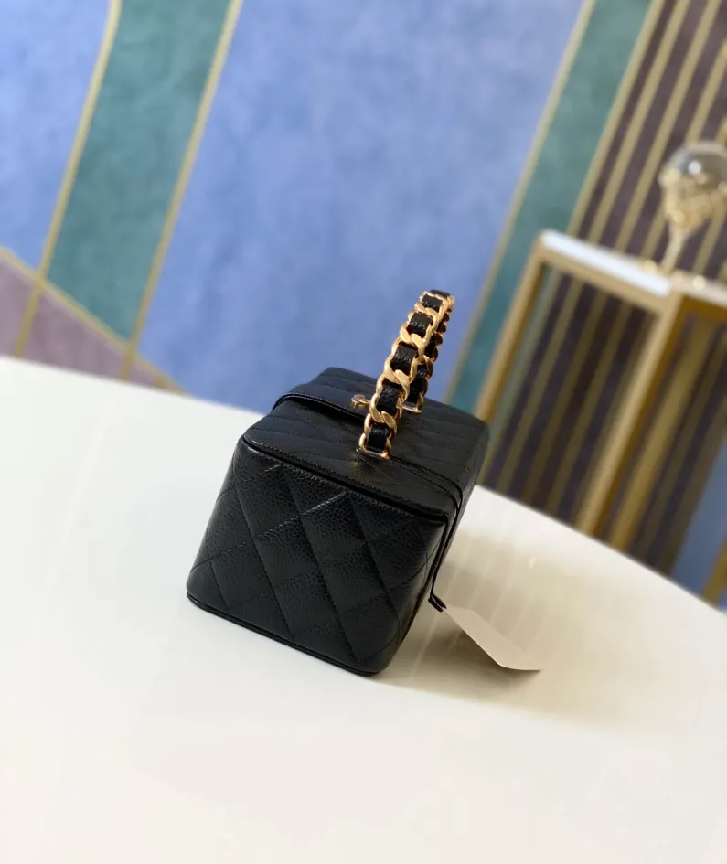 Cosmetic Bag Size: 22 10 8.5cm No.: 01919