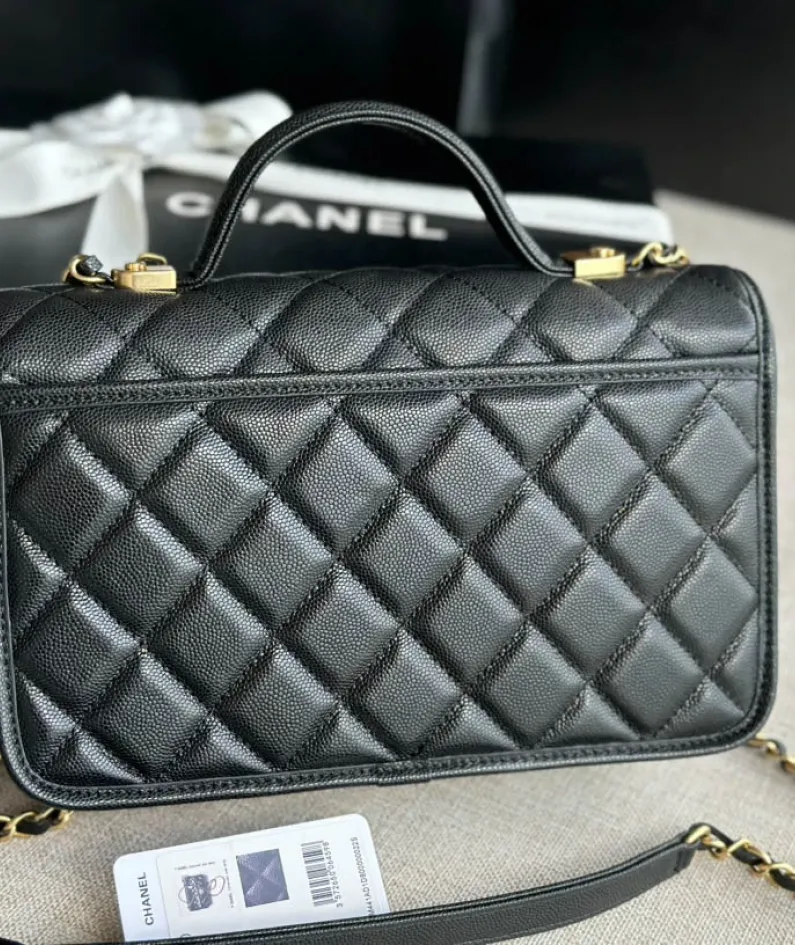 CHANEL Tofu Bun Model AS3653# Size: 25 X21.5 X7 cm 3652# 17 X20.5 X6 cm