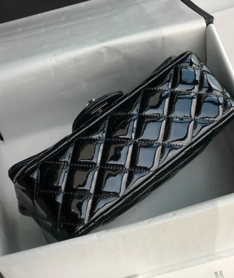Chanel Patent Leather Pouch Model: 1116 size: 20cm