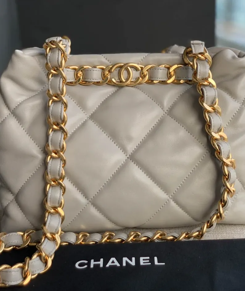 CHANEL shoulder bag Model: AS3502 Size: 24X29X10Cm