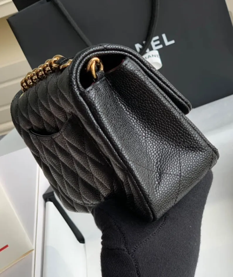 Lambskin Small Bag Size:20X13x7cm Model: 1116