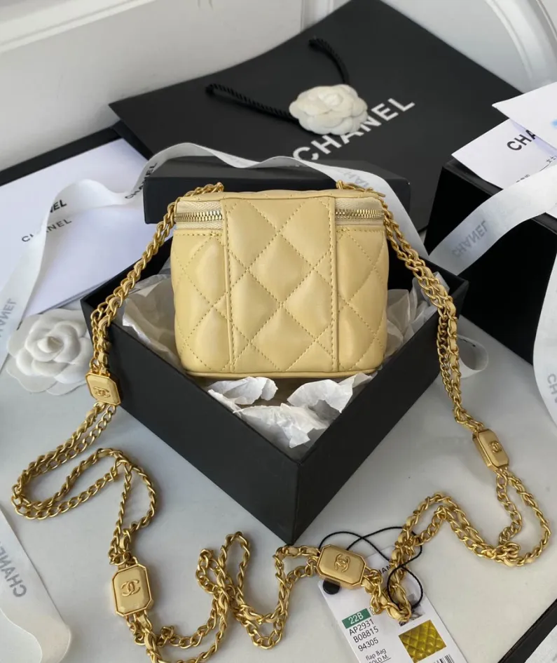 Chanel size: 11*8.5*7cm
