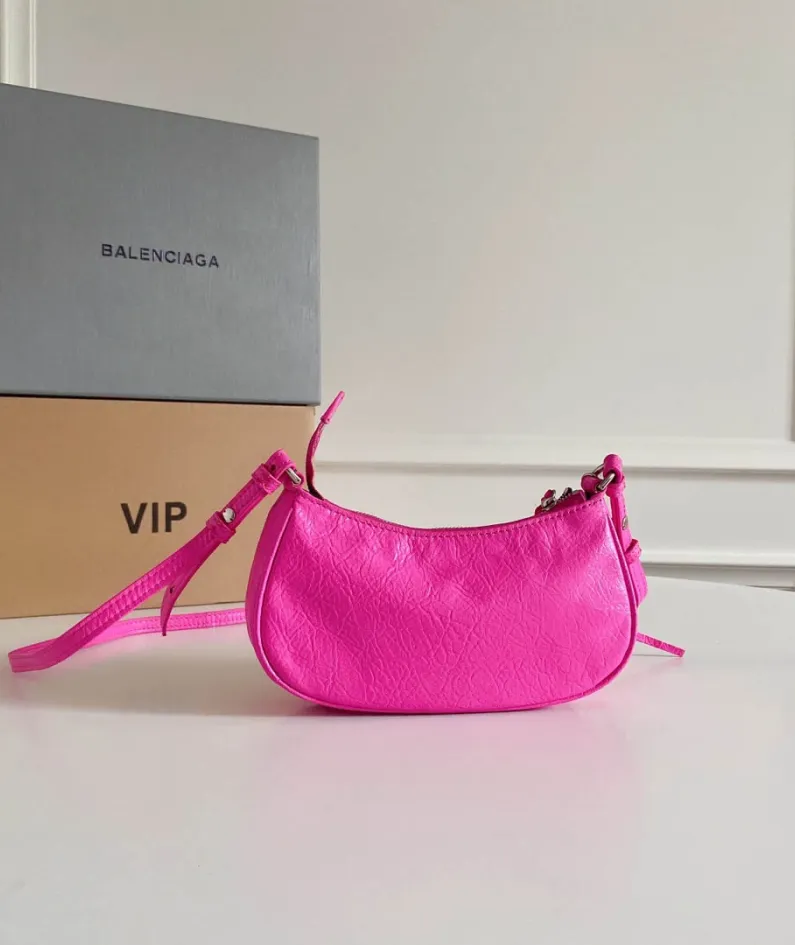 Crossbody bag Size: 20*11*4CM