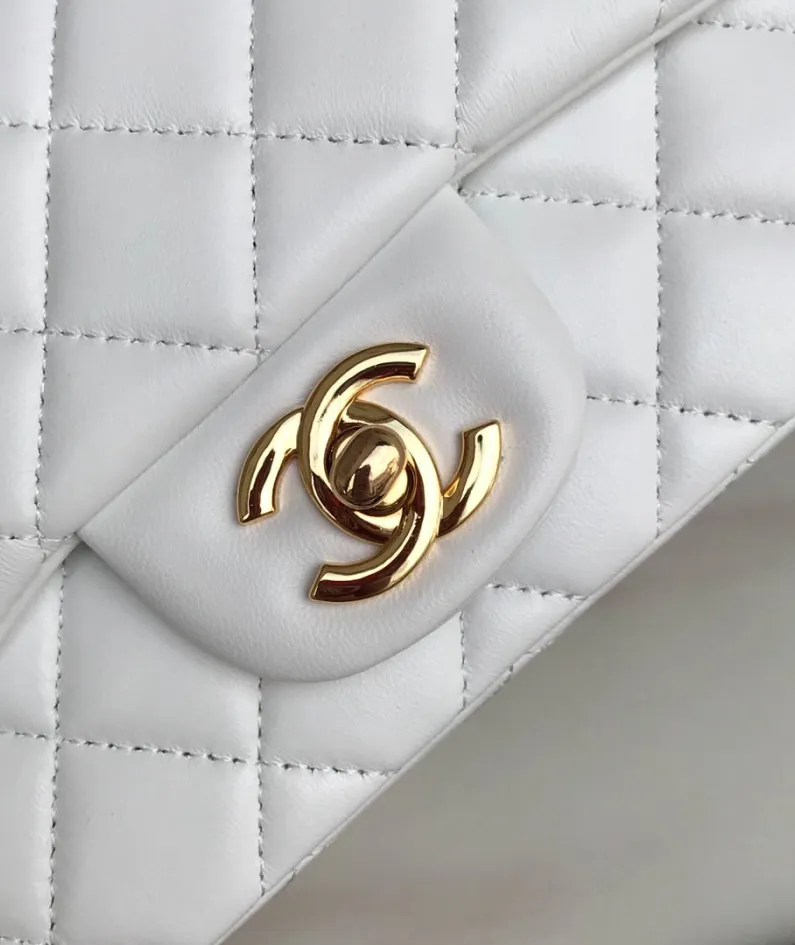Lambskin Small Bag Size:20X13x7cm Model: 1116