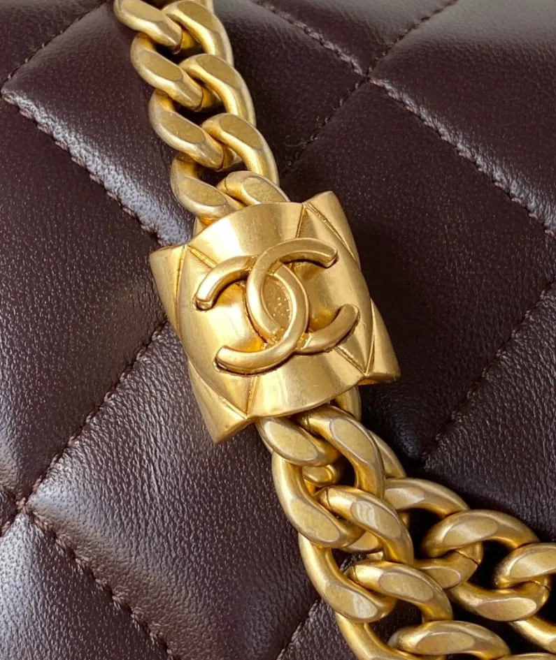 Lambskin Size: 14*22*8cm