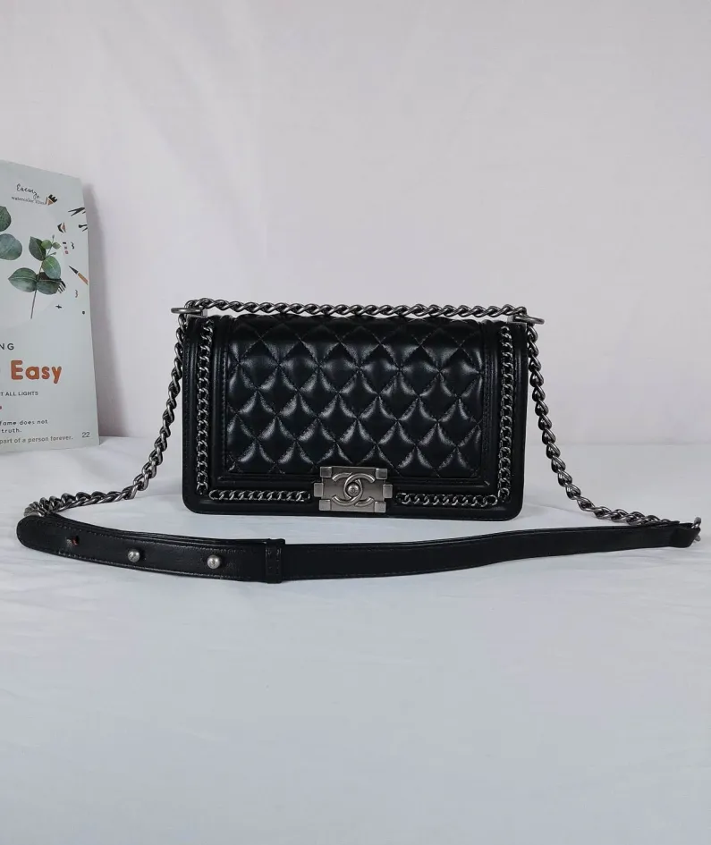 Lambskin Size: 25*16*9cm Style: 67086-2