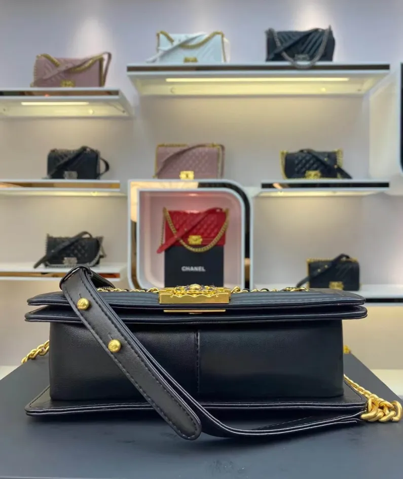 Gilt buckle series Model number: 67086 Size: W25*H14-16*D7.5