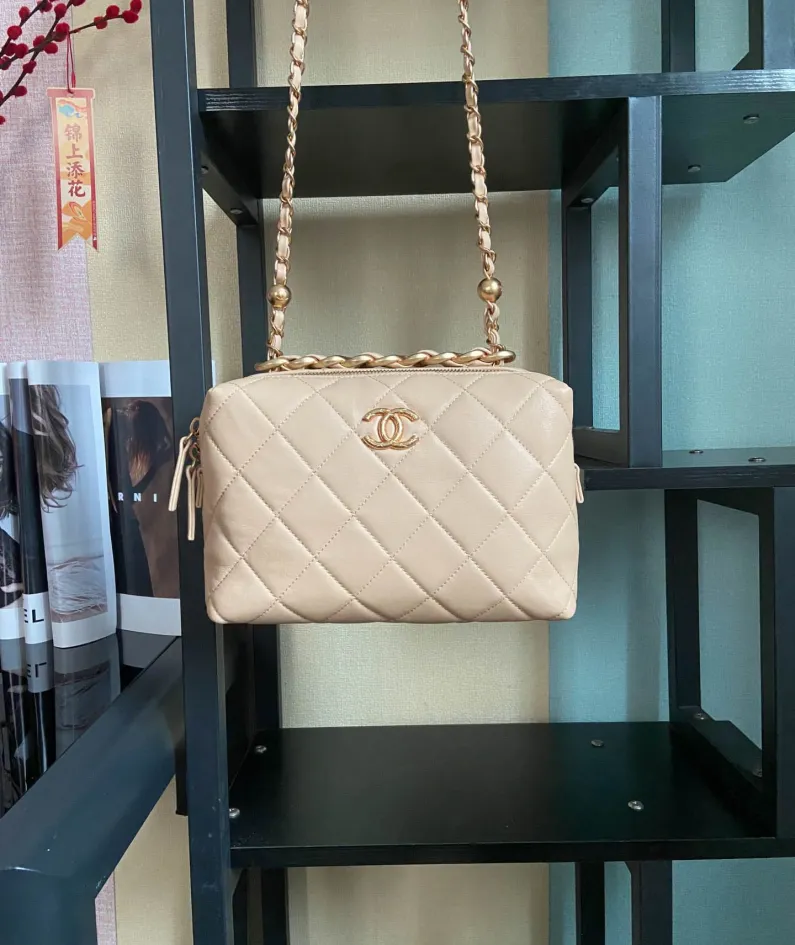 CHANEL Size: 22*10*15