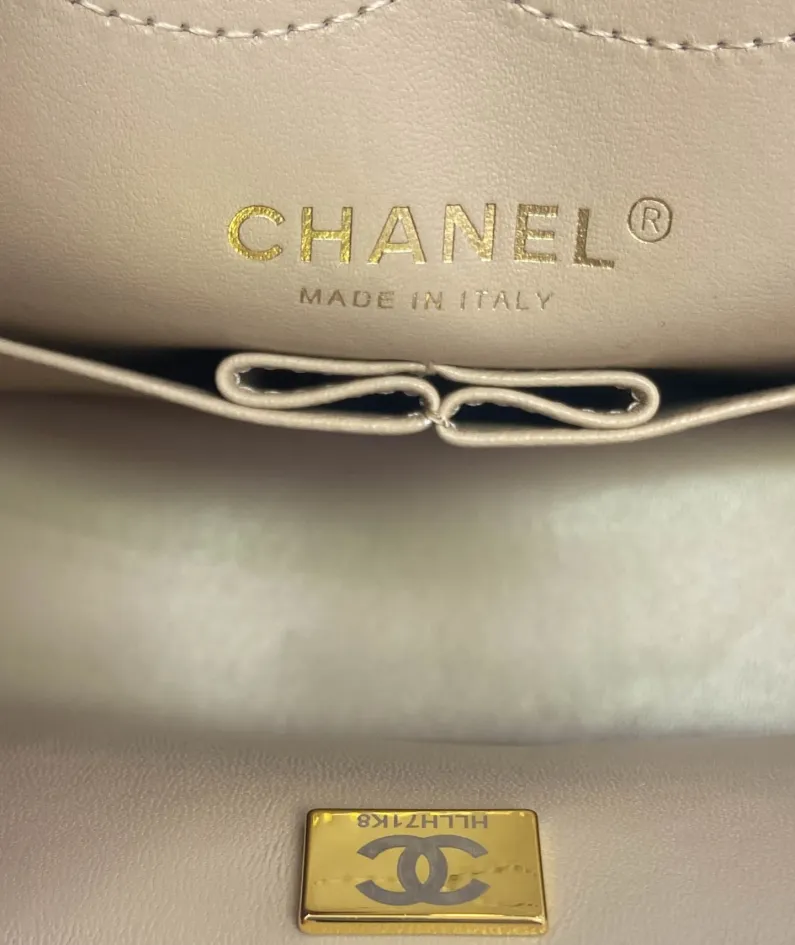 CHANEL Size: 24cm Ident No.: 037586