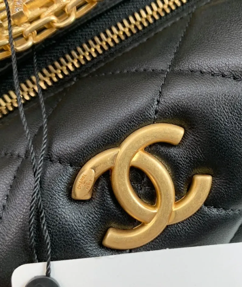 Lamb Leather Metal Chain Size: 18*21*12cm0026