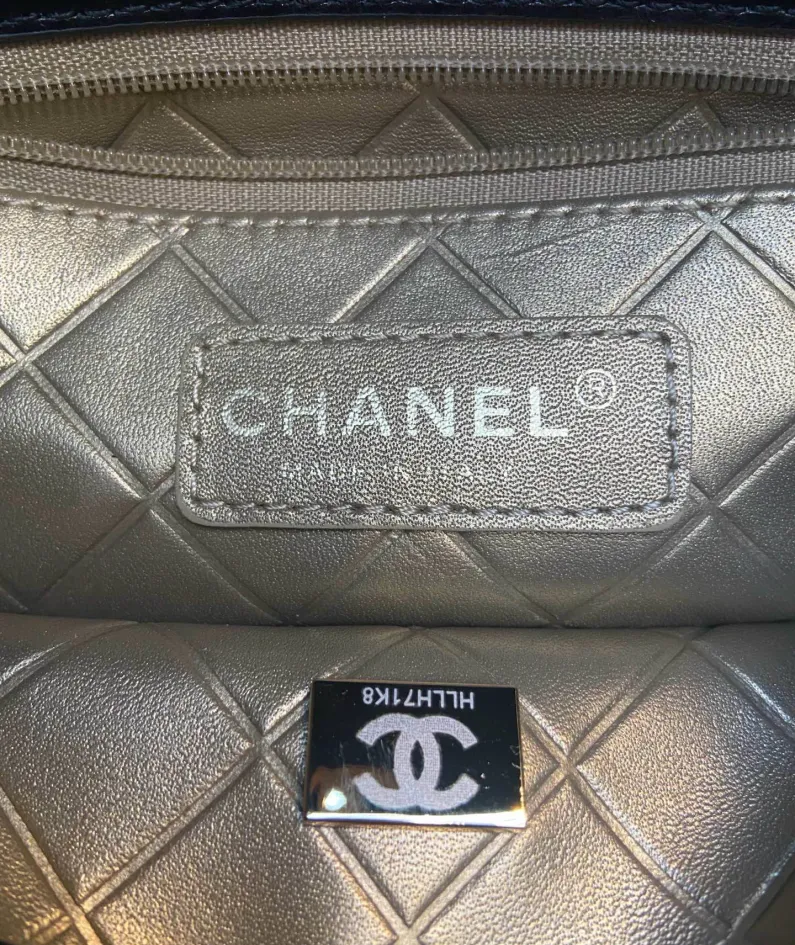 Chanel size: 23cm