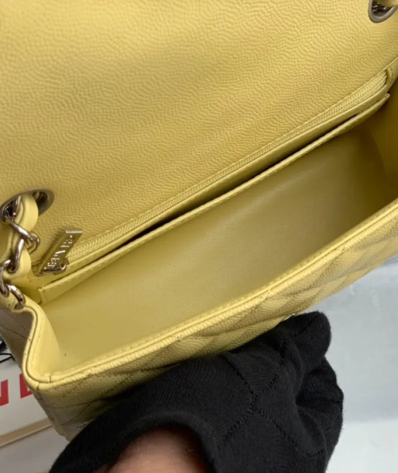 Lambskin Small Bag Size:20X13x7cm Model: 1116