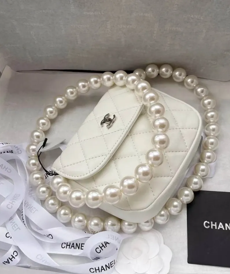 CHANEL round chain bag