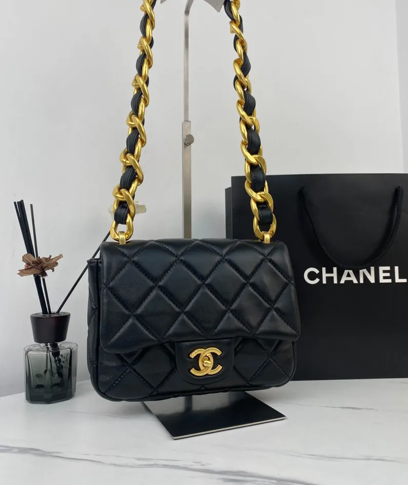 Large Gold Chain Underarm Bag Model Number: As3214