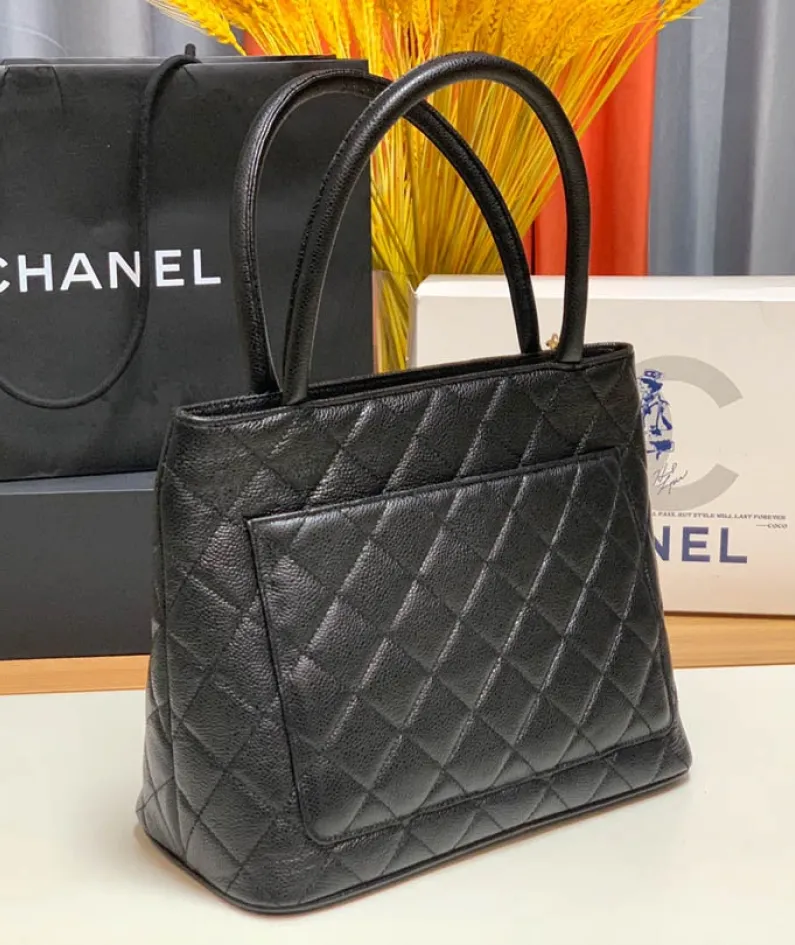 CHANEL Size: 30x14X24cm,