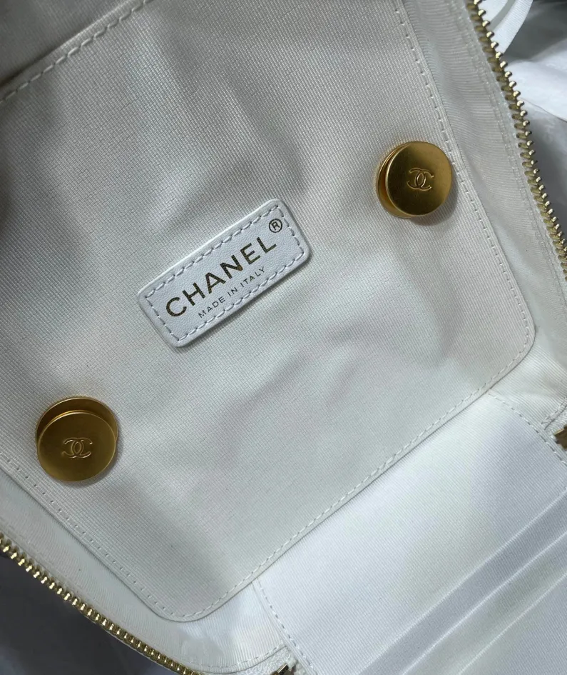 CHANEL Portable ️Crossbody Model: 2020SS ️Size: 16.5*16.5*15