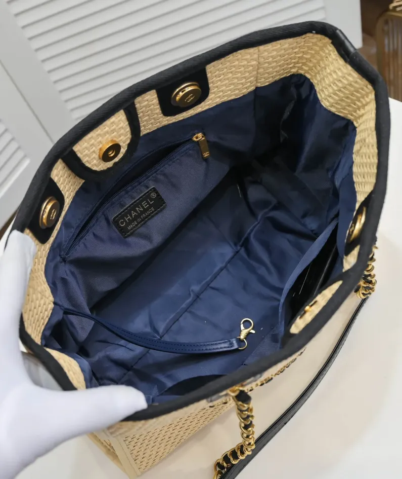 Chanel Size: 33*28*18cm Model Number: 67001