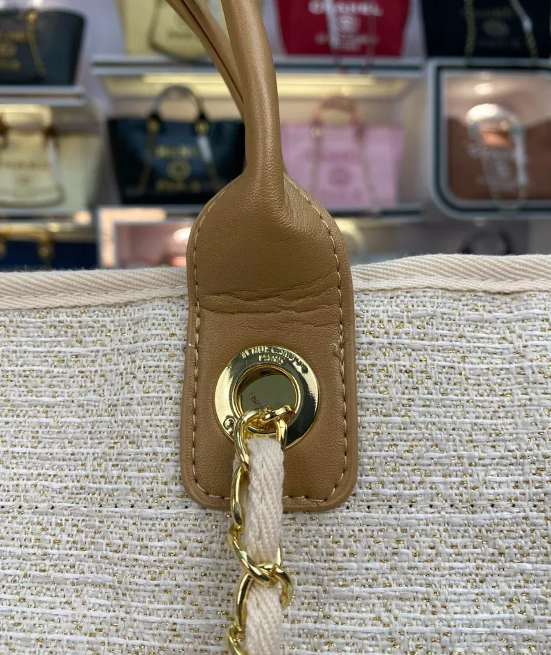 Chanel One Shoulder Handbag Size: 38*30*20 Style: 8820