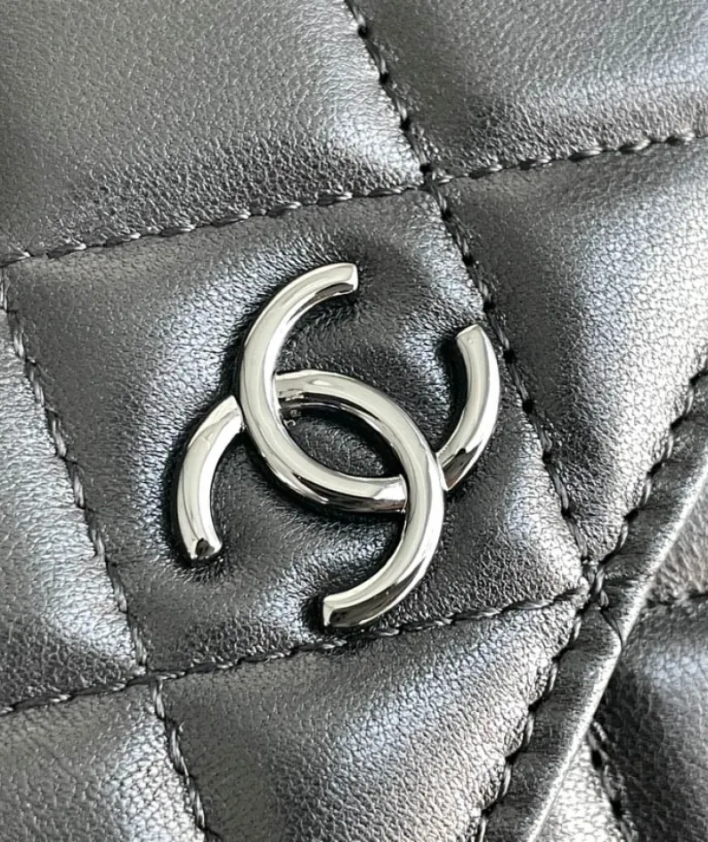 Lambskin Size: 9cmx11cmx3.8cm