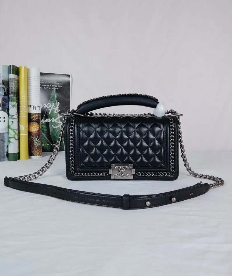 Lambskin Size: 25*16*9cm Style: 67086-1