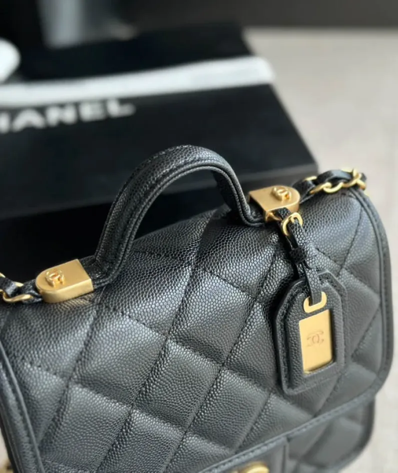 CHANEL tofu bag Model: AS3653#. Size: 25 X21.5 X7 cm 3652# 17 X20.5 X6 cm