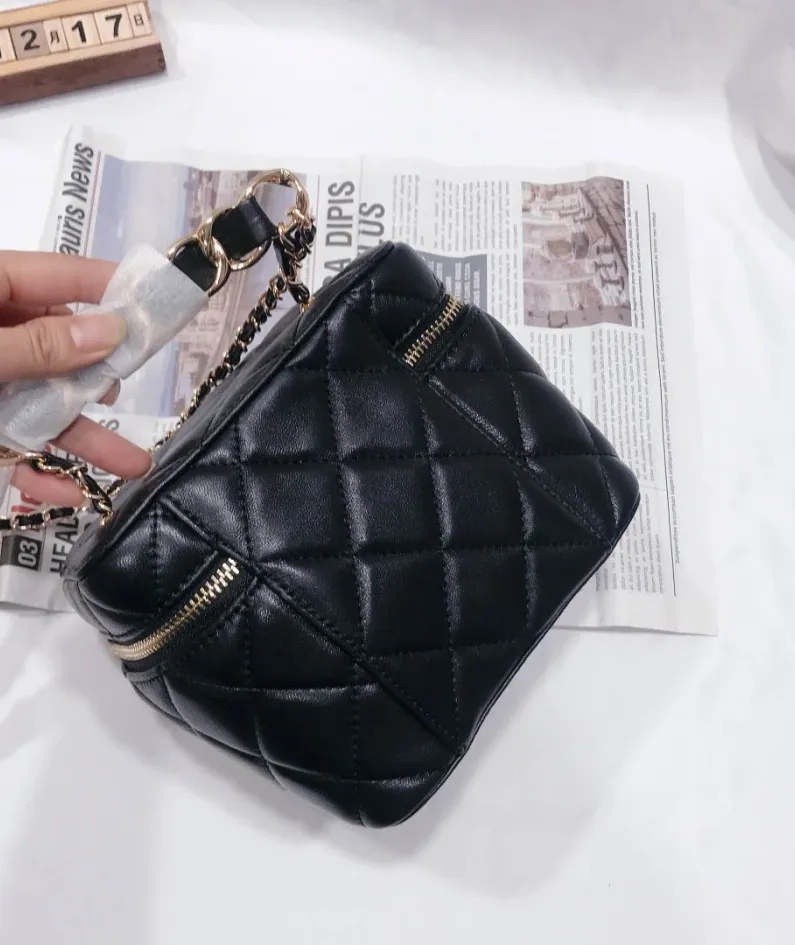 Chanel Shoulder Bag Size: 17*14*14