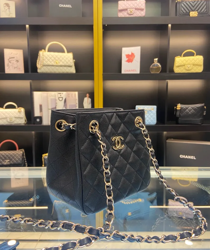 CHANEL One Shoulder Model Number: AS3176 Size: 16X15X9cm