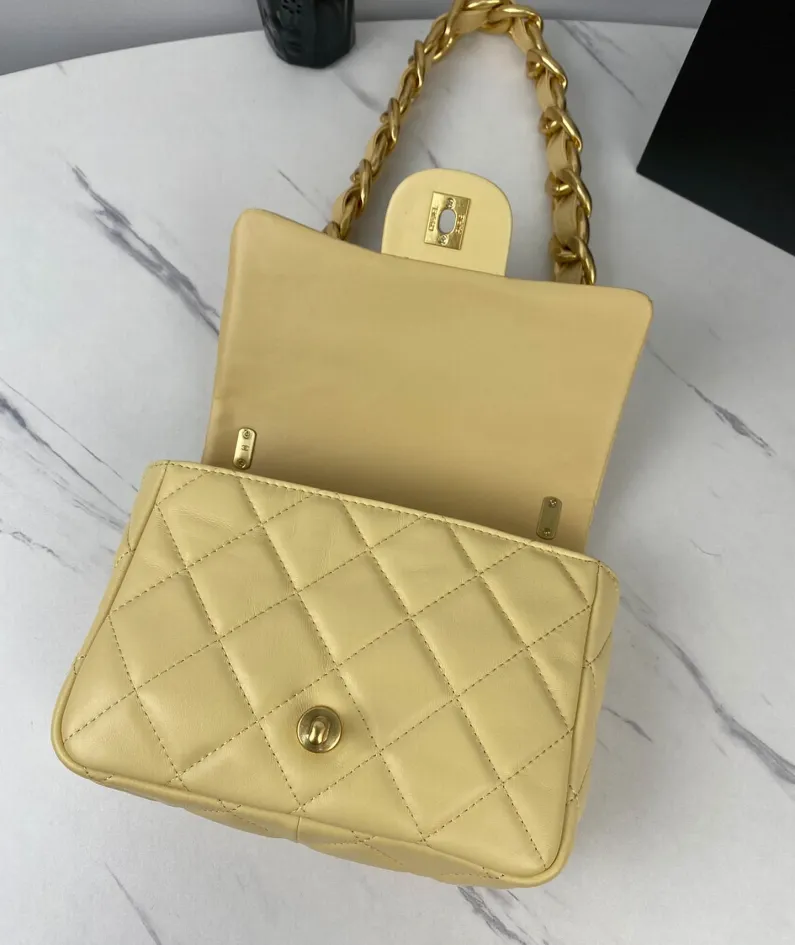 Large Gold Chain Underarm Bag Model Number: As3214