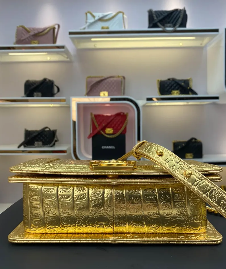 Gilt buckle series Model number: 67086 Size: W25*H14-16*D7.5