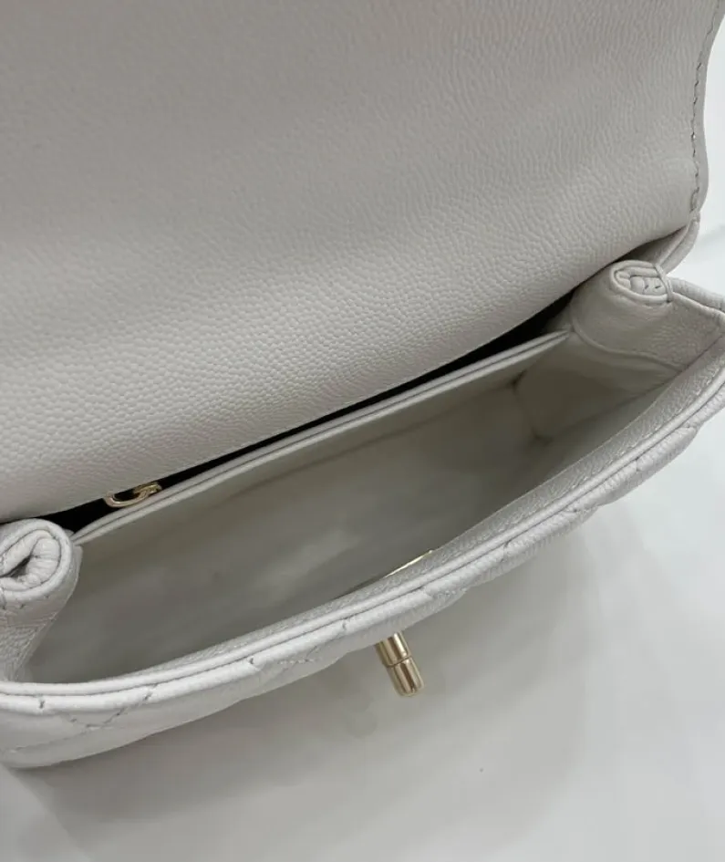 Chanel Size: 19cm/23cm/28cm Model Number: AS2215