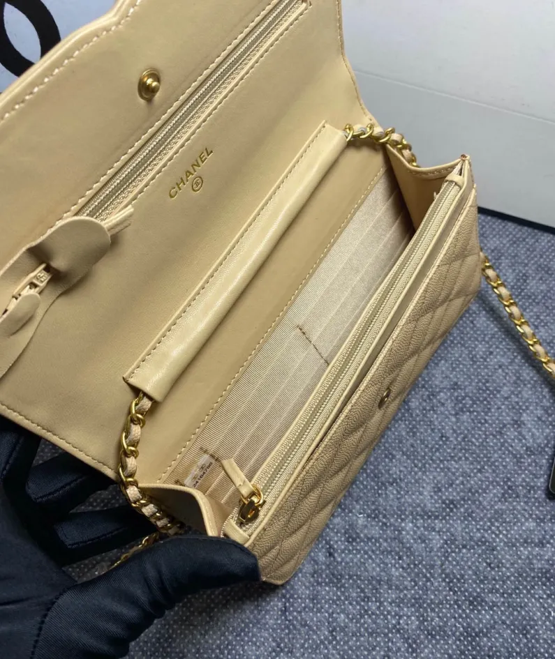Cross bag gold buckle Model: 82003 Size: 19cm