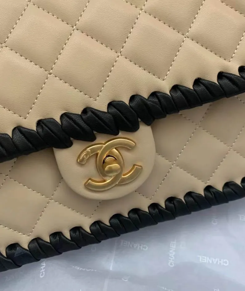 Chanel Tofu Bun Size: 22cm Style: AS2496