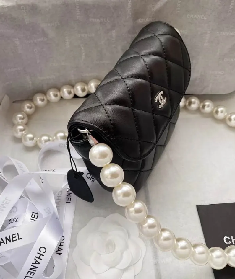 CHANEL round chain bag