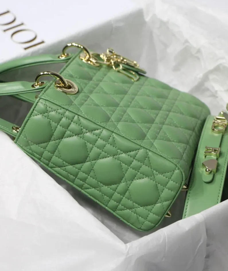 Size: 20x16.5x 8cm