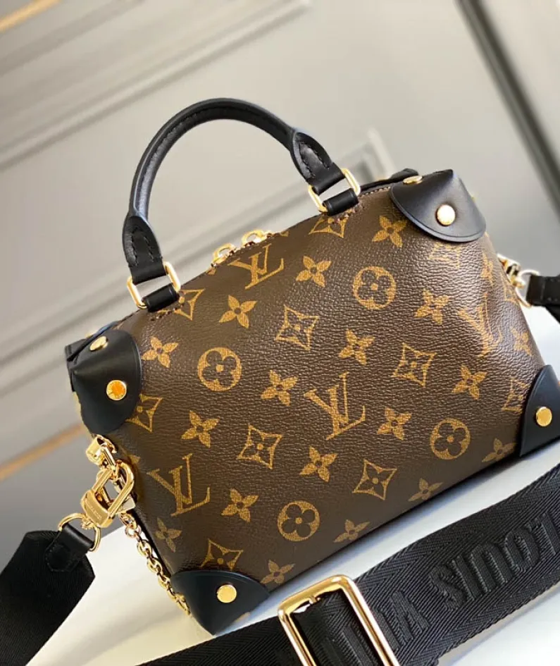 Size: 20 x 14 x 7.5 cm