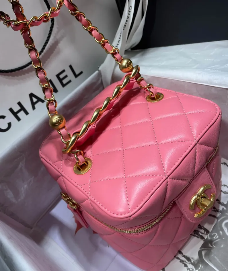 CHANEL Portable ️Crossbody Model: 2020SS ️Size: 16.5*16.5*15