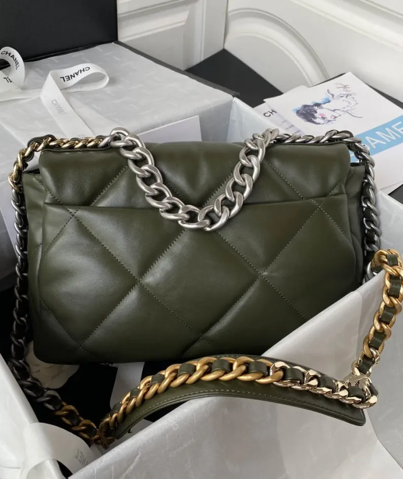 Chanel Size: 19cm Style: 81225 White