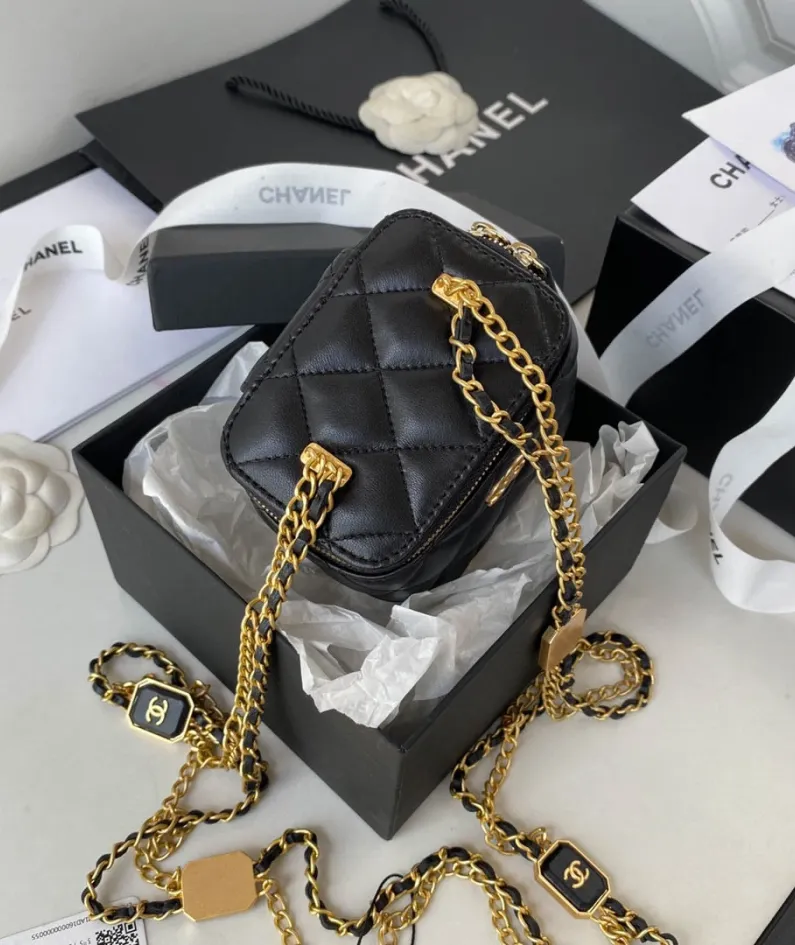 Chanel size: 11*8.5*7cm