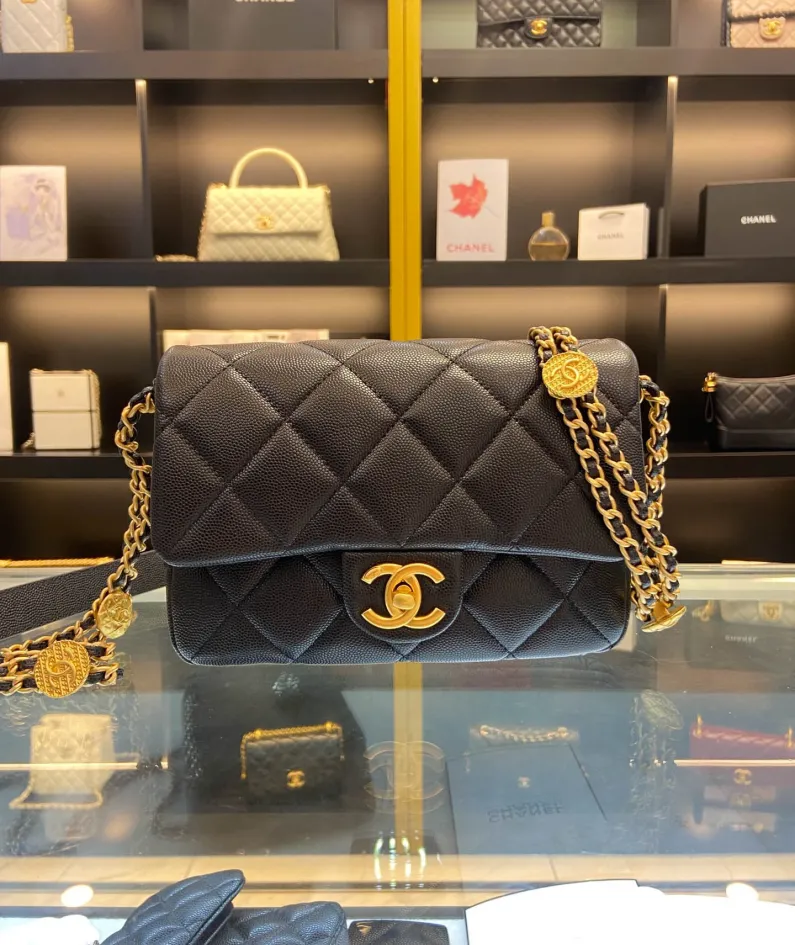 Chanel size: 21x14x6.5cm