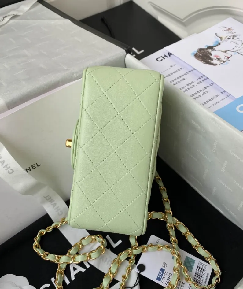 Diamond satin Size: 17cm