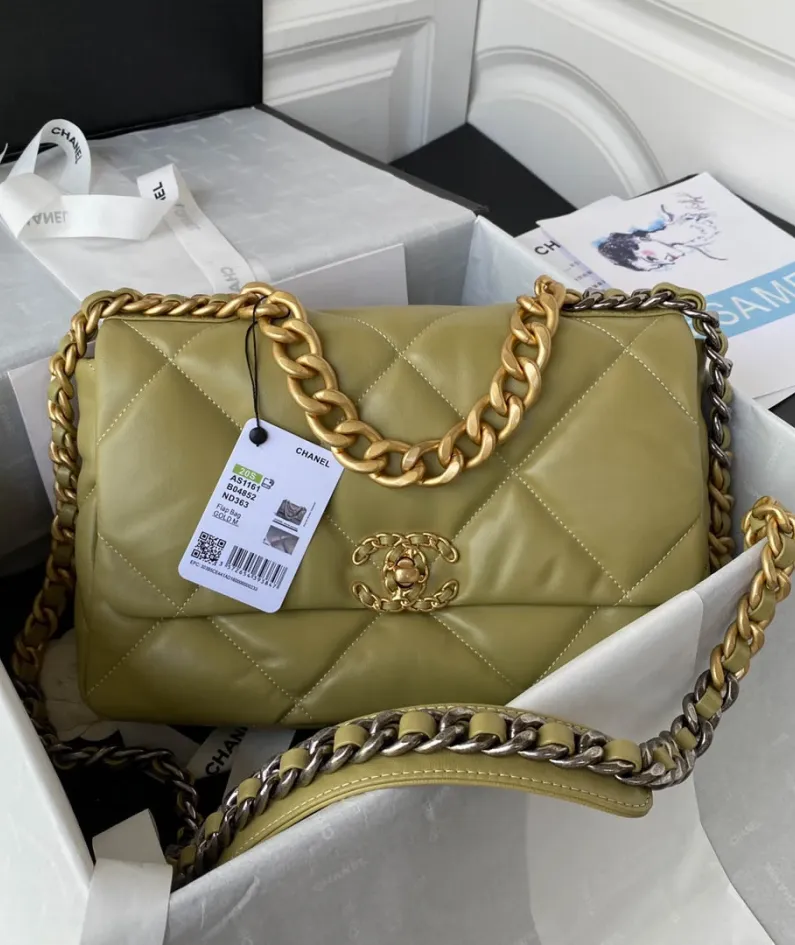 Chanel Size: 19cm Style: 81225 White
