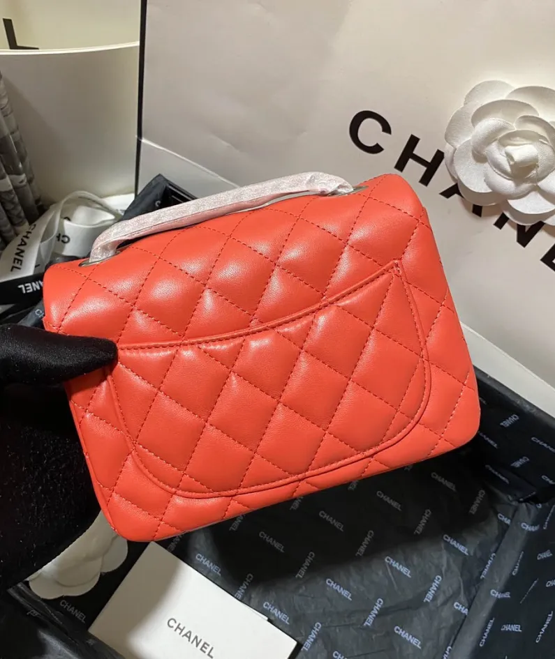Lambskin Model: 1115 Size: 17cm