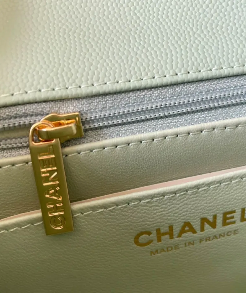 Light Silver Metal Bag Size: 20cm Ident No.: 01116