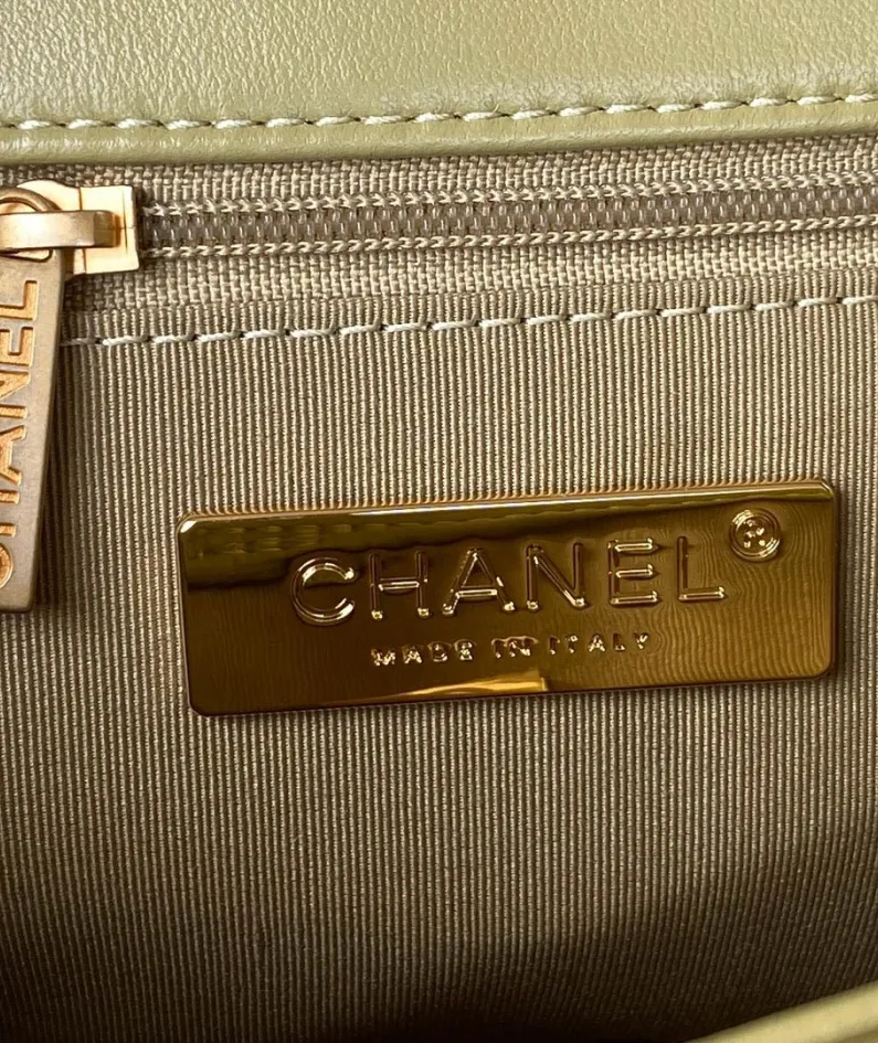 Chanel Size: 19cm Style: 81225 White